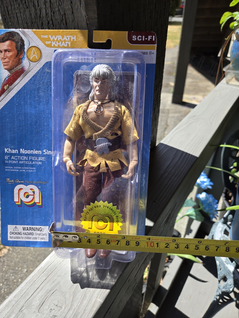 Khan Noonien Singh Action Figure – Star Trek (Yellow/Brown) - Picture 4 of 4